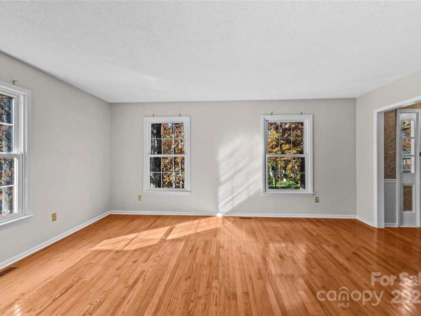 2020 Dawnshire Drive, Gastonia, NC 28054.  MLS# CAR4270275, YatesRealty ID 23068. 