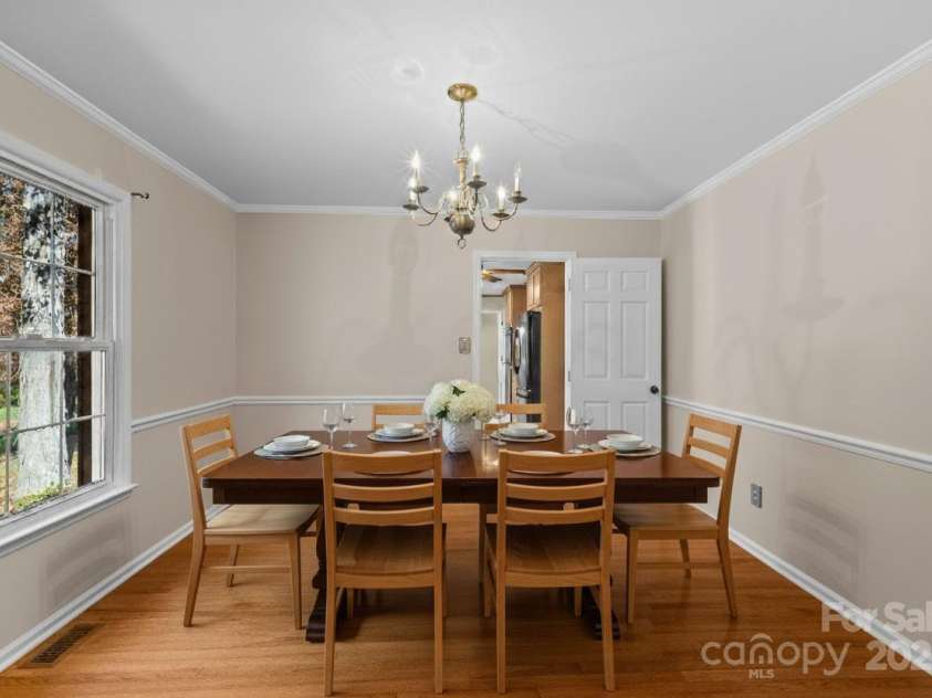 2020 Dawnshire Drive, Gastonia, NC 28054.  MLS# CAR4270275, YatesRealty ID 23068. 