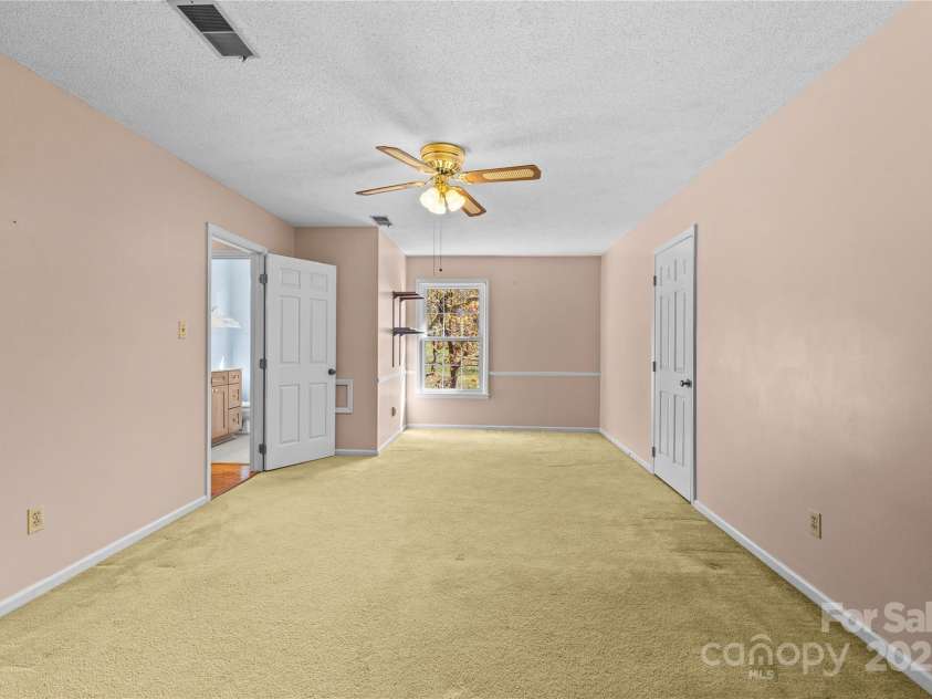 2020 Dawnshire Drive, Gastonia, NC 28054.  MLS# CAR4270275, YatesRealty ID 23068. 