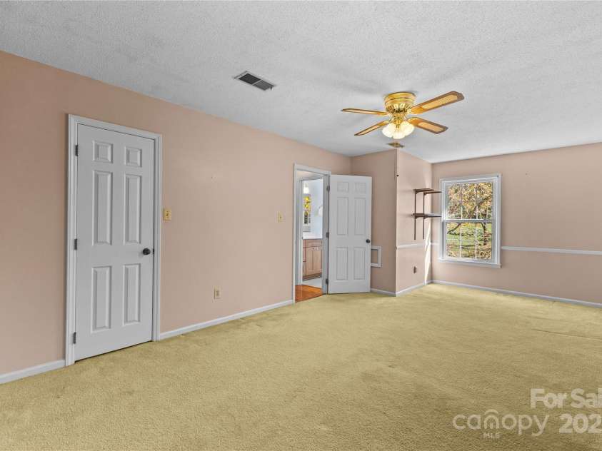 2020 Dawnshire Drive, Gastonia, NC 28054.  MLS# CAR4270275, YatesRealty ID 23068. 