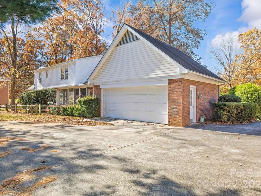 2020 Dawnshire Drive, Gastonia, NC 28054.  MLS# CAR4270275, YatesRealty ID 23068. 