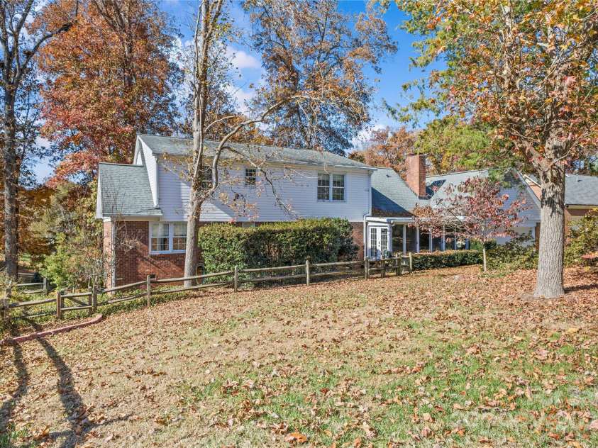 2020 Dawnshire Drive, Gastonia, NC 28054.  MLS# CAR4270275, YatesRealty ID 23068. 