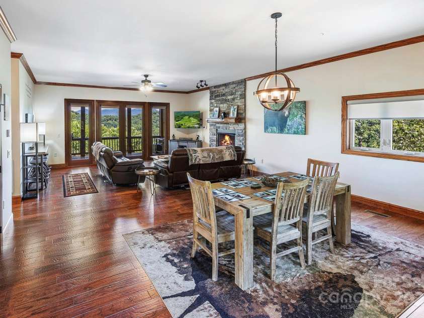 604 Sawgrass Drive, Whittier, NC 28789.  MLS# CAR4234801, YatesRealty ID 2307. Great Room