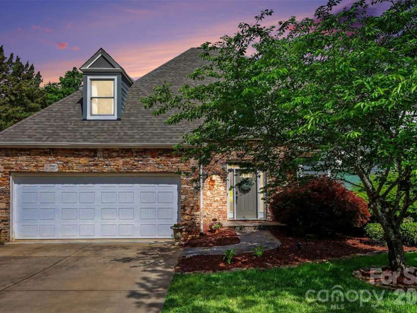 517 Cranborne Chase None, Fort Mill, SC 29708.  MLS# CAR4371084, YatesRealty ID 23070. 