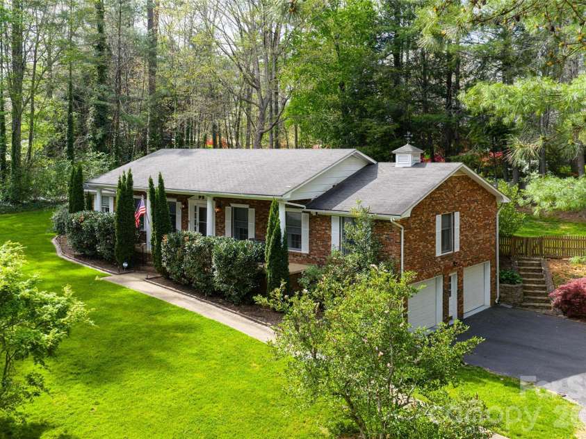 117 Brandon Road, Hendersonville, NC 28739.  MLS# CAR4371126, YatesRealty ID 23072. 
