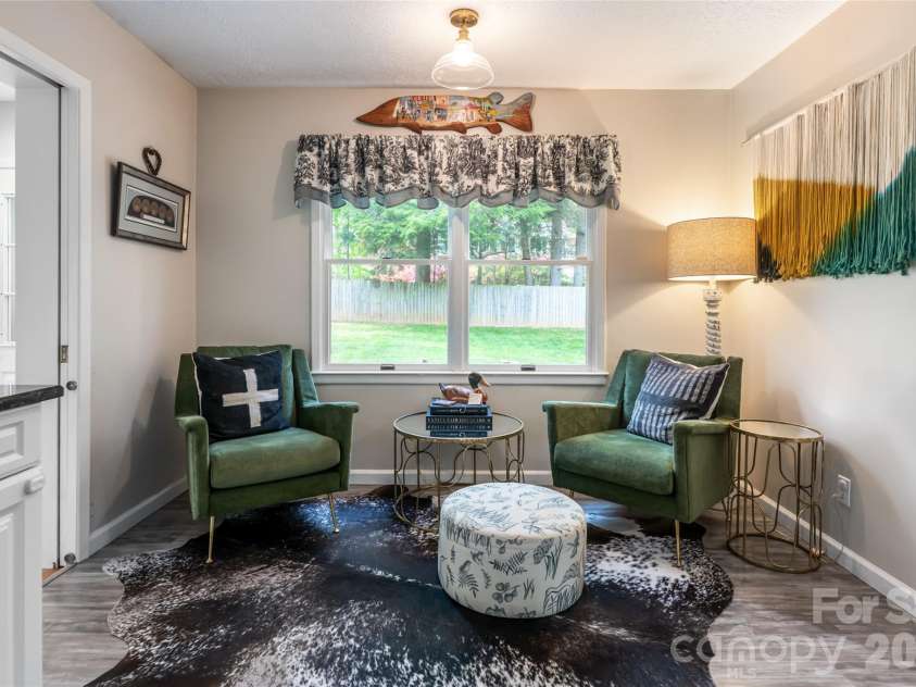 117 Brandon Road, Hendersonville, NC 28739.  MLS# CAR4371126, YatesRealty ID 23072. 