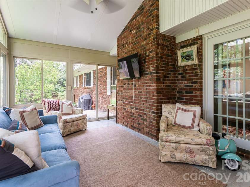 117 Brandon Road, Hendersonville, NC 28739.  MLS# CAR4371126, YatesRealty ID 23072. 
