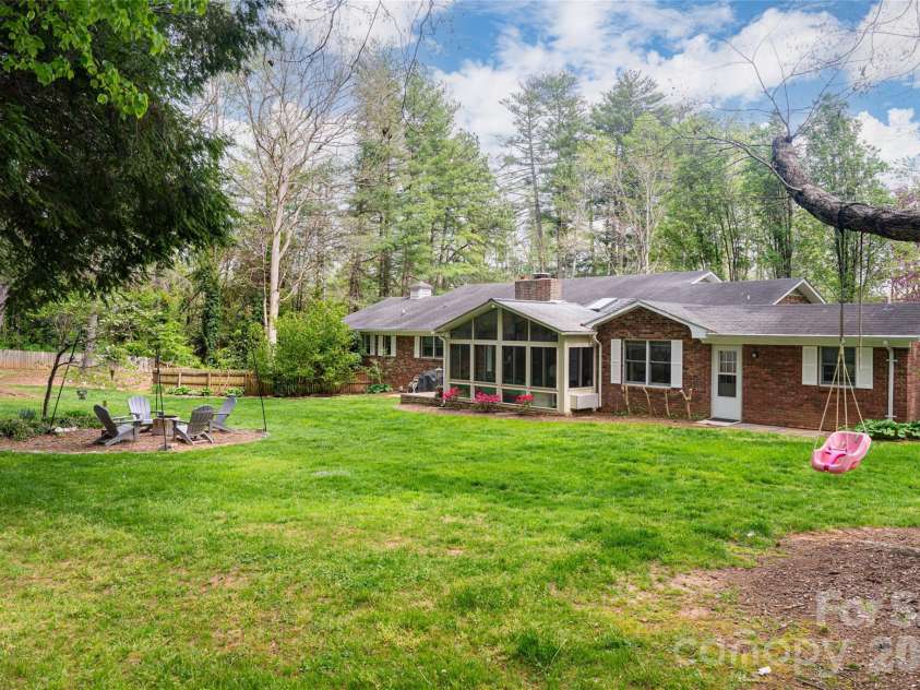 117 Brandon Road, Hendersonville, NC 28739.  MLS# CAR4371126, YatesRealty ID 23072. 