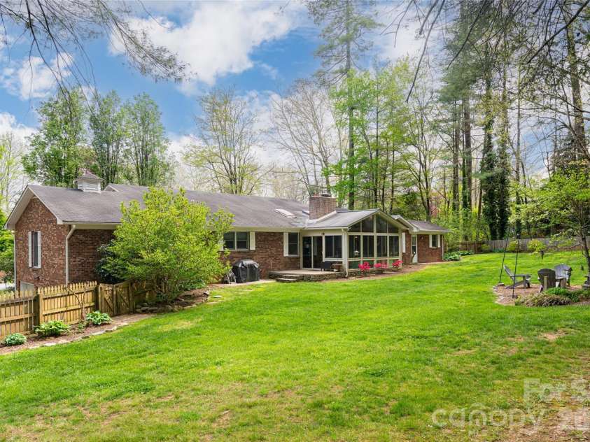 117 Brandon Road, Hendersonville, NC 28739.  MLS# CAR4371126, YatesRealty ID 23072. 