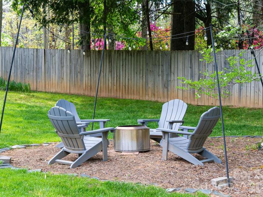 117 Brandon Road, Hendersonville, NC 28739.  MLS# CAR4371126, YatesRealty ID 23072. 