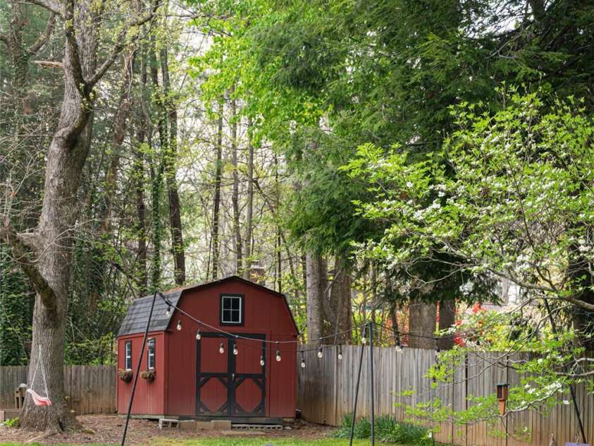 117 Brandon Road, Hendersonville, NC 28739.  MLS# CAR4371126, YatesRealty ID 23072. 