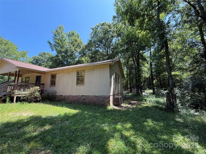 5881 Robinhood Road, Fort Lawn, SC 29714.  MLS# CAR4271232, YatesRealty ID 23075. 