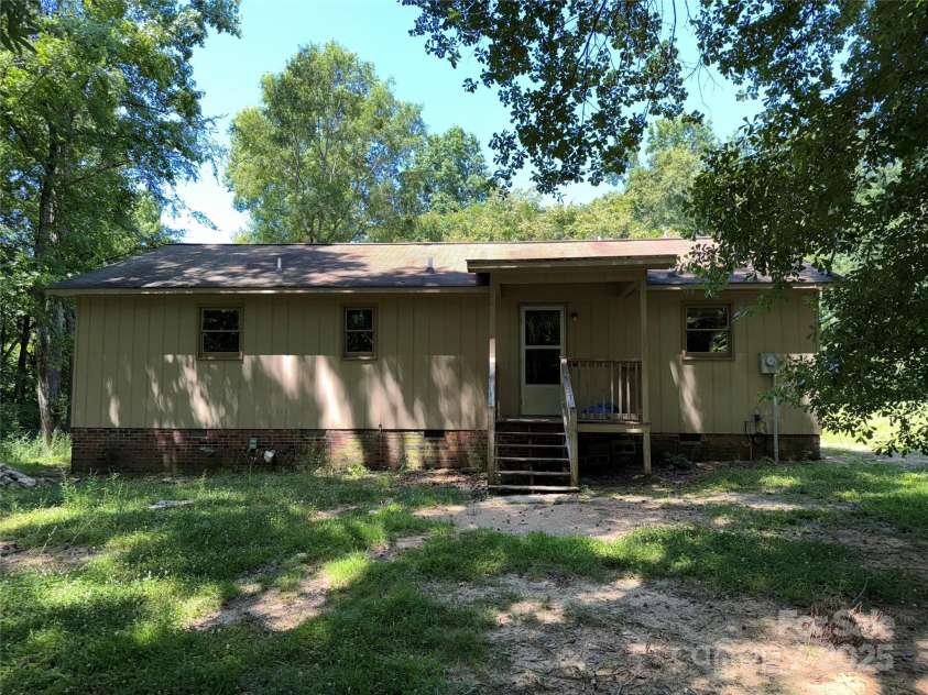 5881 Robinhood Road, Fort Lawn, SC 29714.  MLS# CAR4271232, YatesRealty ID 23075. 
