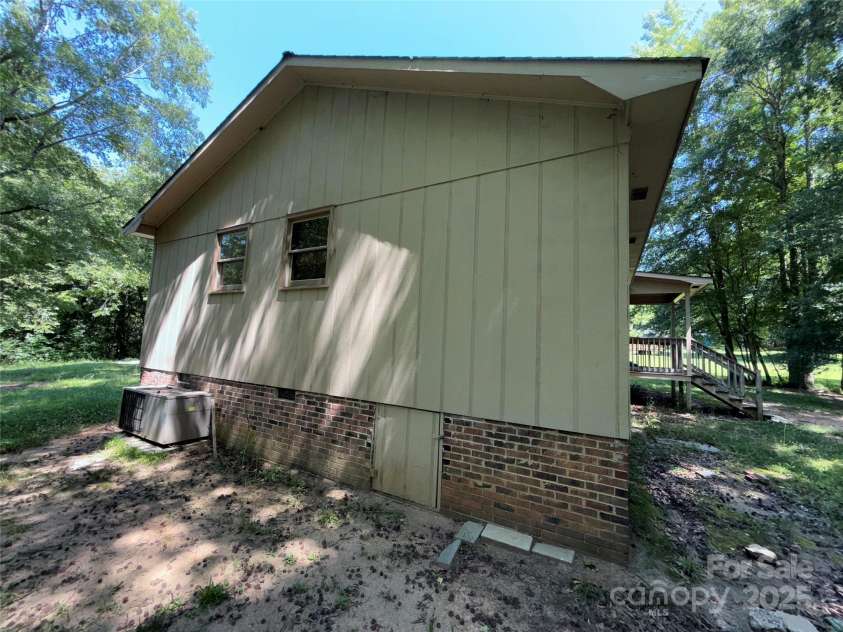 5881 Robinhood Road, Fort Lawn, SC 29714.  MLS# CAR4271232, YatesRealty ID 23075. 