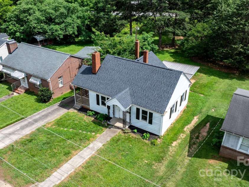 626 1st Avenue, Hickory, NC 28602.  MLS# CAR4269367, YatesRealty ID 23077. 