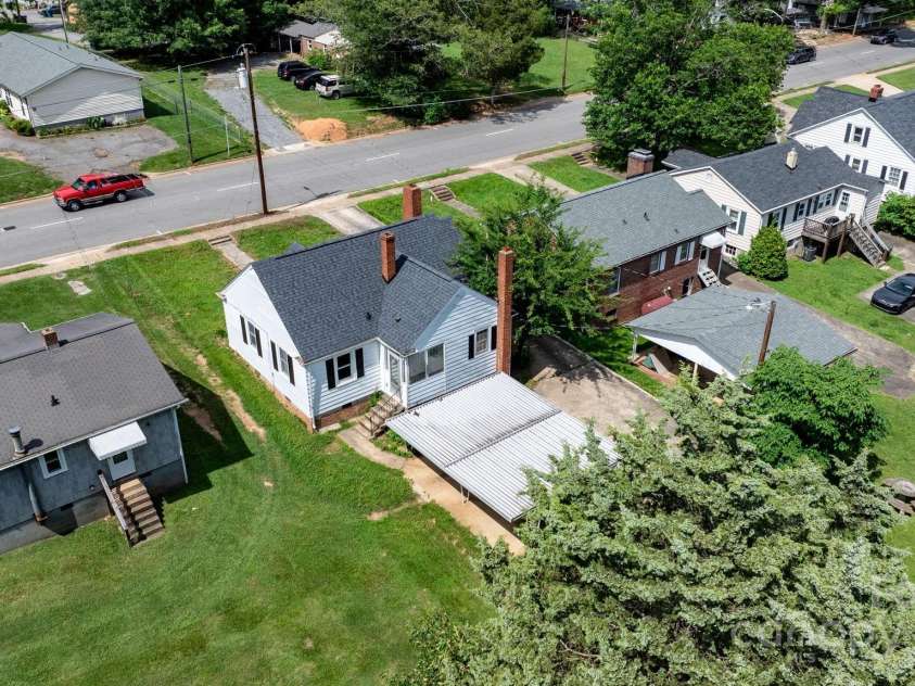 626 1st Avenue, Hickory, NC 28602.  MLS# CAR4269367, YatesRealty ID 23077. 