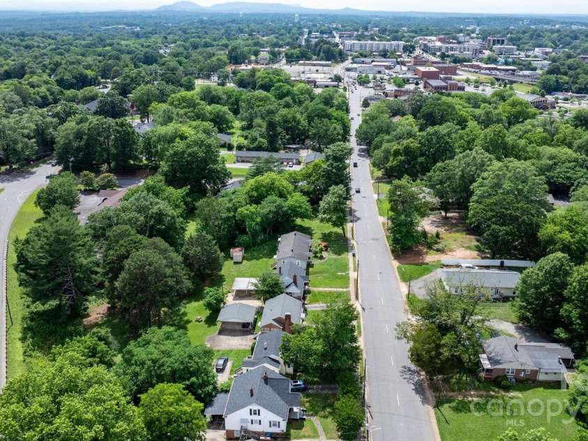 626 1st Avenue, Hickory, NC 28602.  MLS# CAR4269367, YatesRealty ID 23077. 