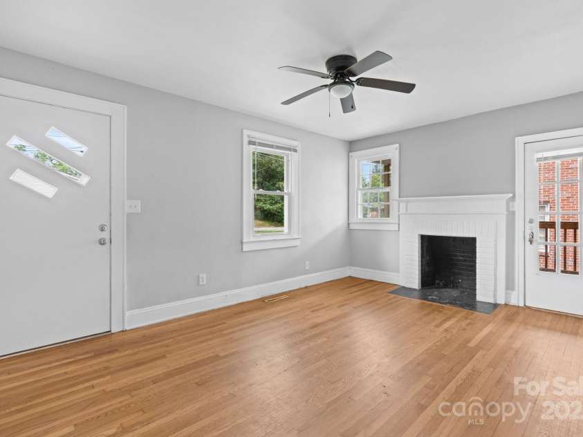 626 1st Avenue, Hickory, NC 28602.  MLS# CAR4269367, YatesRealty ID 23077. 