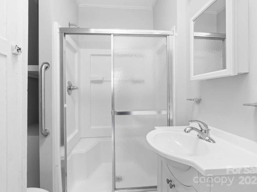 626 1st Avenue, Hickory, NC 28602.  MLS# CAR4269367, YatesRealty ID 23077. 
