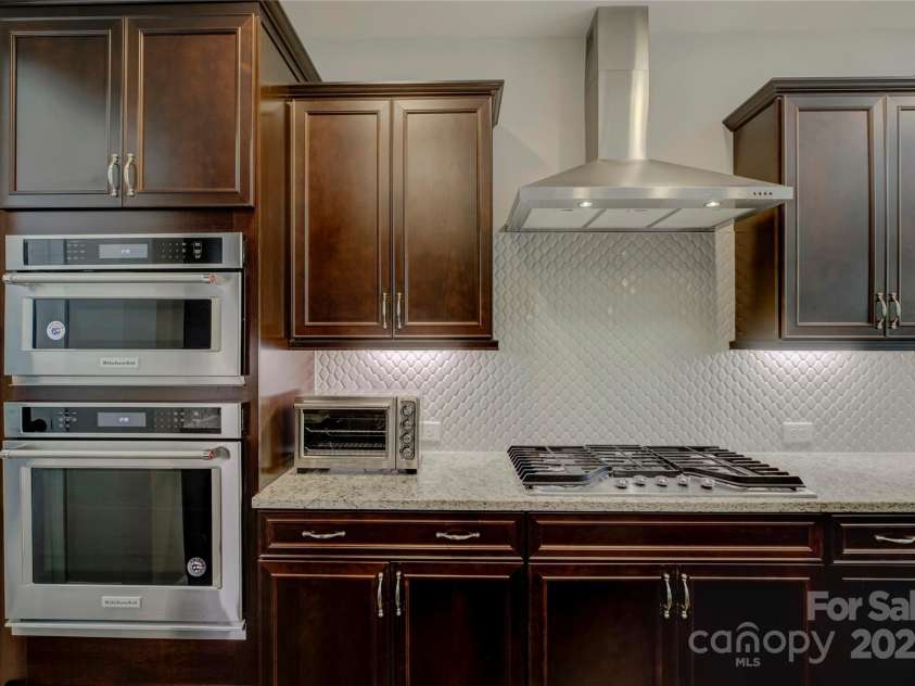 11718 Preservation Lane, Charlotte, NC 28278.  MLS# CAR4259899, YatesRealty ID 23079. 