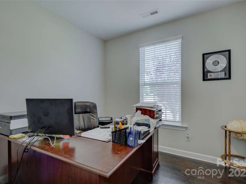 11718 Preservation Lane, Charlotte, NC 28278.  MLS# CAR4259899, YatesRealty ID 23079. 