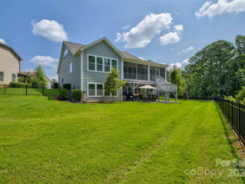 11718 Preservation Lane, Charlotte, NC 28278.  MLS# CAR4259899, YatesRealty ID 23079. 