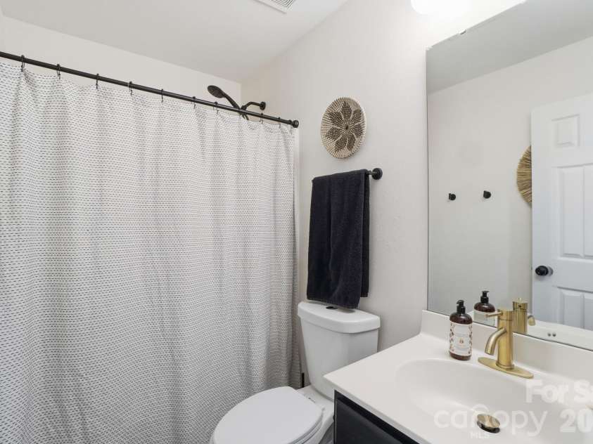 3307 Southern Ginger Drive, Indian Trail, NC 28079.  MLS# CAR4365764, YatesRealty ID 23079. 2nd Bathroom