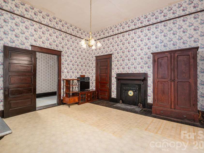 331 Laurel Street, Lincolnton, NC 28092.  MLS# CAR4326390, YatesRealty ID 2308. 