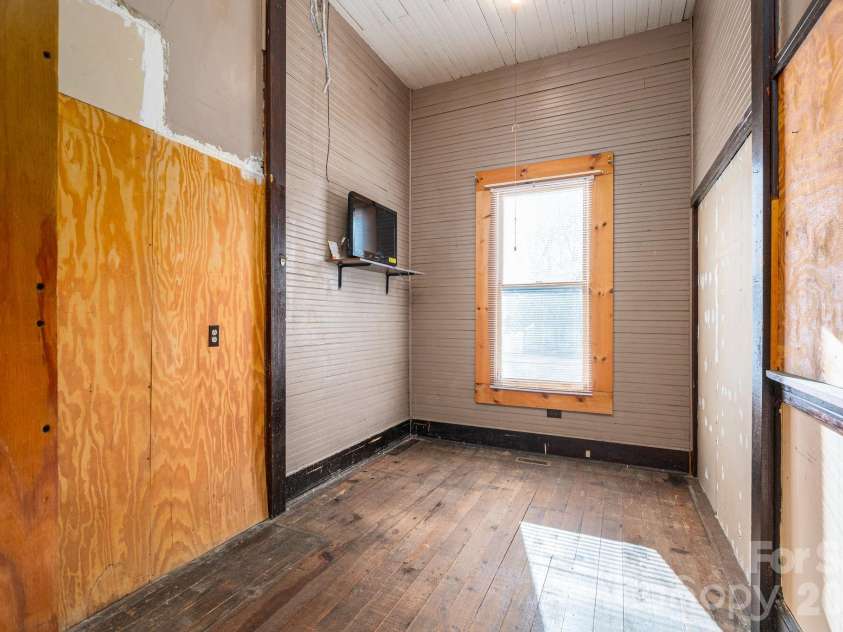 331 Laurel Street, Lincolnton, NC 28092.  MLS# CAR4326390, YatesRealty ID 2308. 