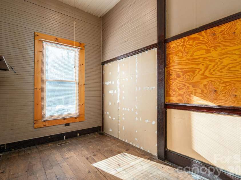 331 Laurel Street, Lincolnton, NC 28092.  MLS# CAR4326390, YatesRealty ID 2308. 