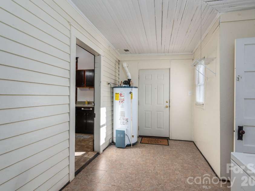 331 Laurel Street, Lincolnton, NC 28092.  MLS# CAR4326390, YatesRealty ID 2308. 