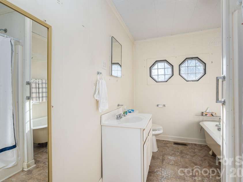 331 Laurel Street, Lincolnton, NC 28092.  MLS# CAR4326390, YatesRealty ID 2308. 