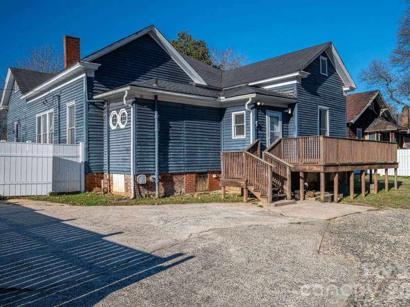 331 Laurel Street, Lincolnton, NC 28092.  MLS# CAR4326390, YatesRealty ID 2308. 
