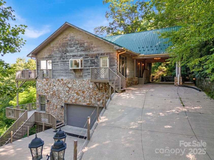 499 Unvdatlvi Court, Brevard, NC 28712.  MLS# CAR4234754, YatesRealty ID 2308. Concrete Drive Upper and Lower