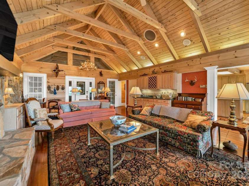 499 Unvdatlvi Court, Brevard, NC 28712.  MLS# CAR4234754, YatesRealty ID 2308. Exposed Beams