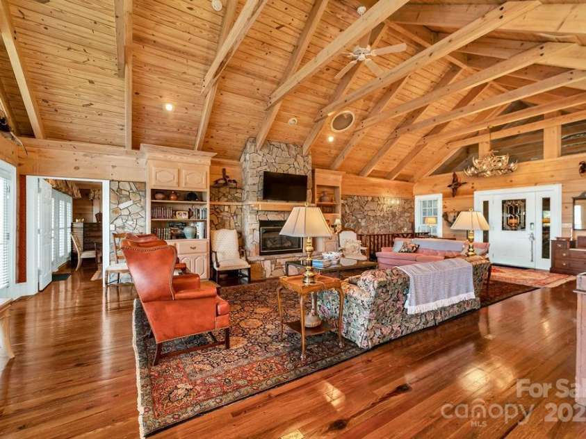 499 Unvdatlvi Court, Brevard, NC 28712.  MLS# CAR4234754, YatesRealty ID 2308. Gorgeous Wood Floor