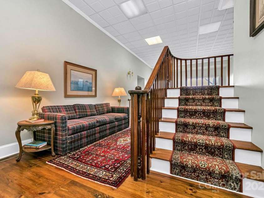 499 Unvdatlvi Court, Brevard, NC 28712.  MLS# CAR4234754, YatesRealty ID 2308. Landing