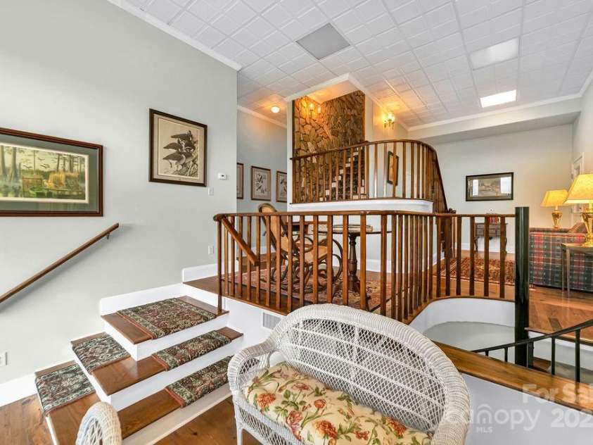 499 Unvdatlvi Court, Brevard, NC 28712.  MLS# CAR4234754, YatesRealty ID 2308. Landing/Office