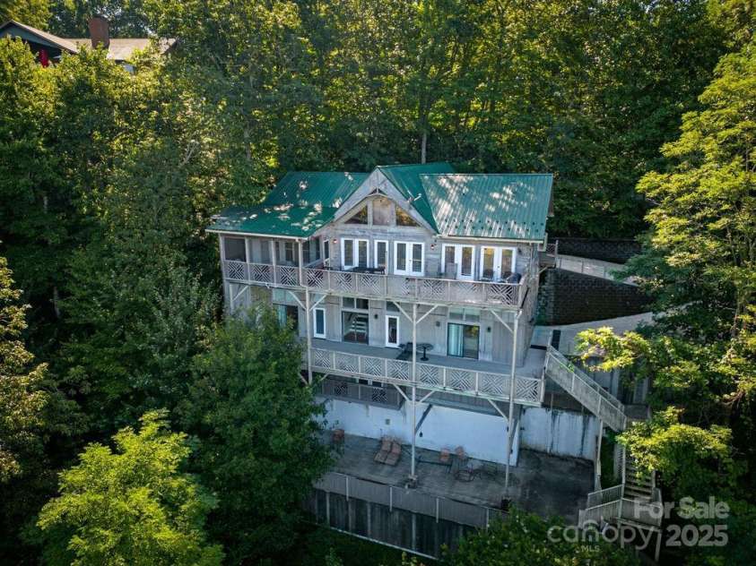 499 Unvdatlvi Court, Brevard, NC 28712.  MLS# CAR4234754, YatesRealty ID 2308. Room for Everyone