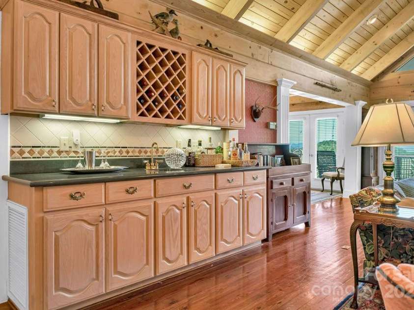 499 Unvdatlvi Court, Brevard, NC 28712.  MLS# CAR4234754, YatesRealty ID 2308. Wet Bar