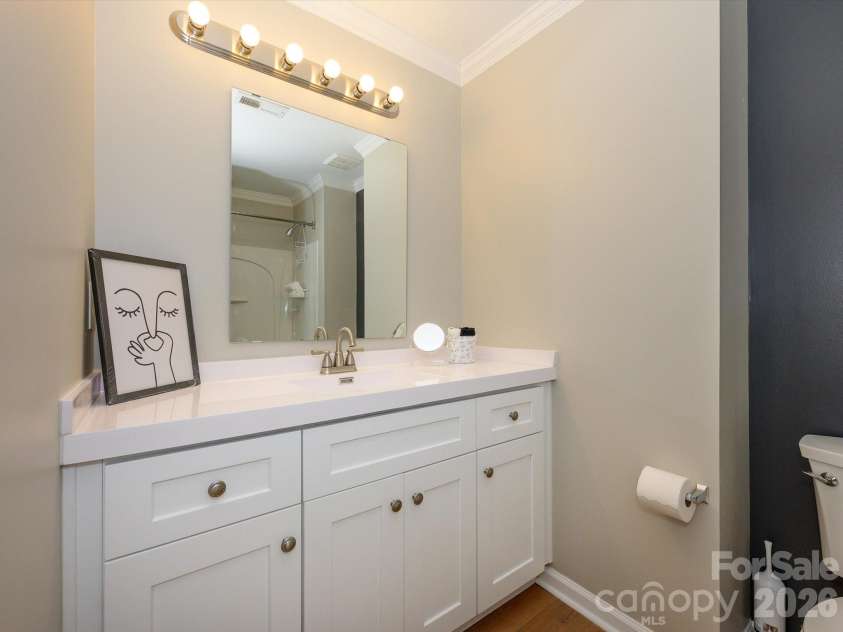 15583 Stronvar House Lane, Charlotte, NC 28277.  MLS# CAR4415520, YatesRealty ID 23080. 2nd Bathroom