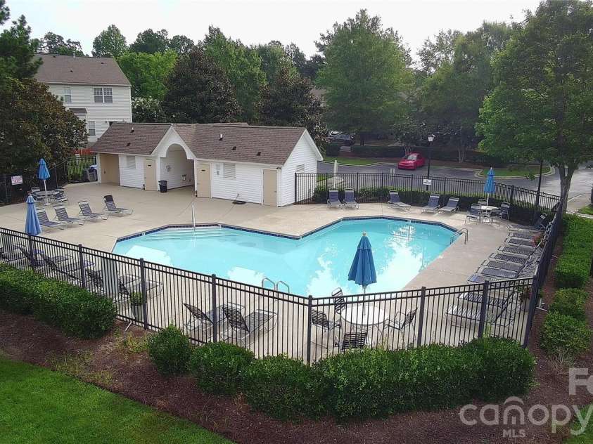 15583 Stronvar House Lane, Charlotte, NC 28277.  MLS# CAR4415520, YatesRealty ID 23080. Community Pool