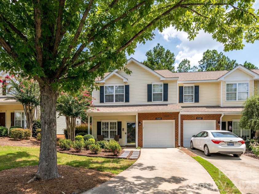 15583 Stronvar House Lane, Charlotte, NC 28277.  MLS# CAR4415520, YatesRealty ID 23080. Extra-long driveway