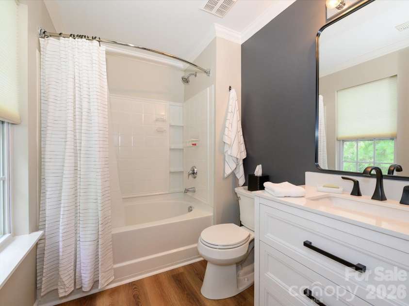 15583 Stronvar House Lane, Charlotte, NC 28277.  MLS# CAR4415520, YatesRealty ID 23080. Primary Bathroom