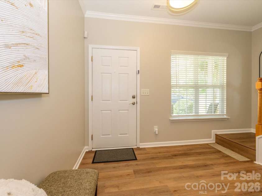 15583 Stronvar House Lane, Charlotte, NC 28277.  MLS# CAR4415520, YatesRealty ID 23080. Spacious Foyer