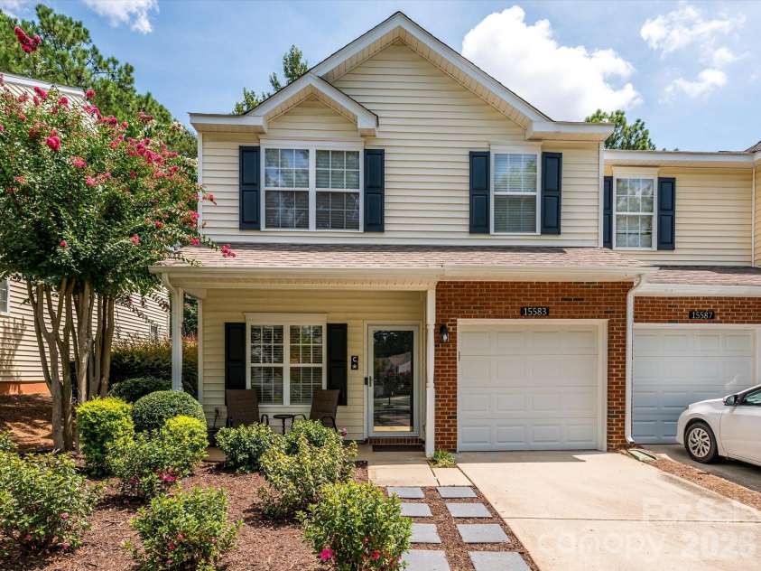 15583 Stronvar House Lane, Charlotte, NC 28277.  MLS# CAR4415520, YatesRealty ID 23080. Welcome home