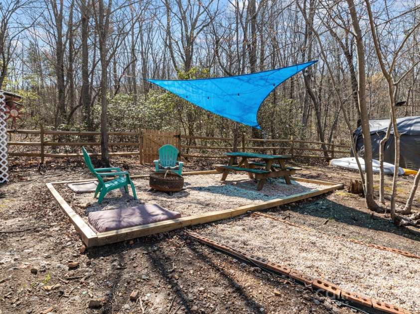 4793 Appaloosa Lane, Maiden, NC 28650.  MLS# CAR4240540, YatesRealty ID 23080. 