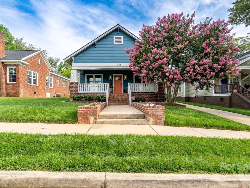 1008 Vanizer Street, Charlotte, NC 28208.  MLS# CAR4270465, YatesRealty ID 23081. 