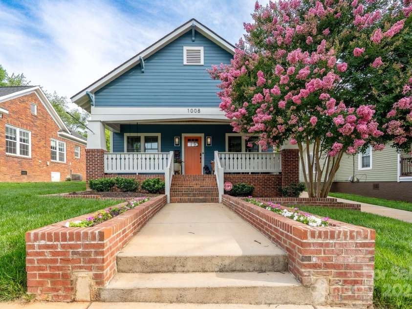 1008 Vanizer Street, Charlotte, NC 28208.  MLS# CAR4270465, YatesRealty ID 23081. 