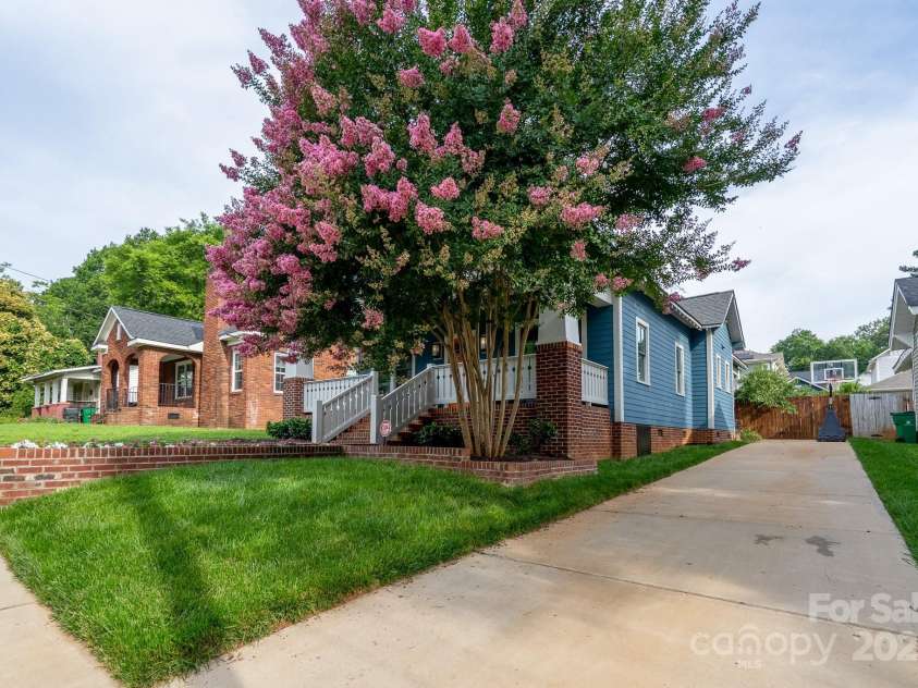 1008 Vanizer Street, Charlotte, NC 28208.  MLS# CAR4270465, YatesRealty ID 23081. 